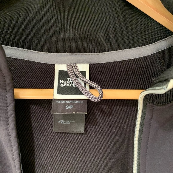 The North Face soft shell jacket size S,water repellant, in black - Picture 4 of 4